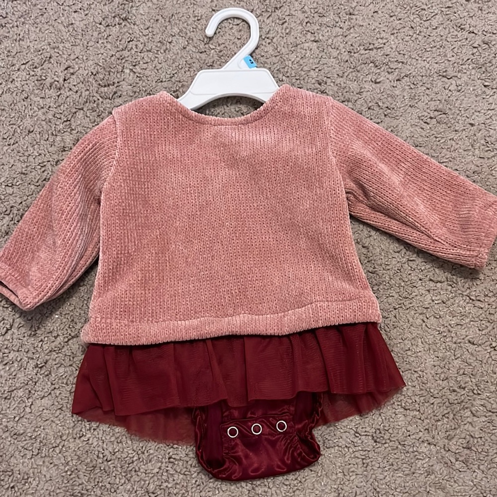 NWT Baby girls long sleeve romper (6 months)
